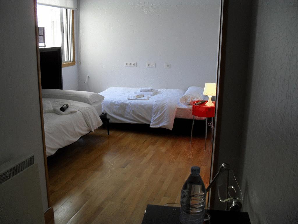 Hotel Ofi A Coruña Rum bild